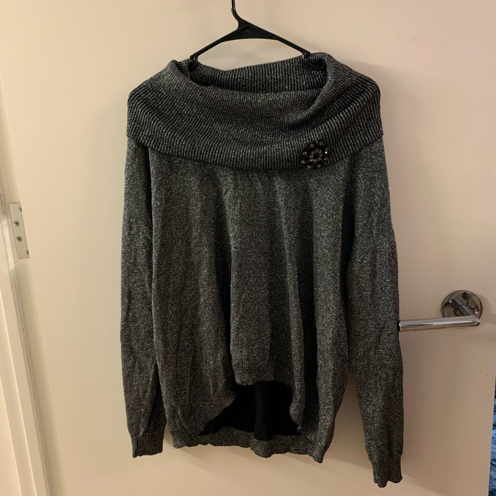 Cowl neck Sweater with broach